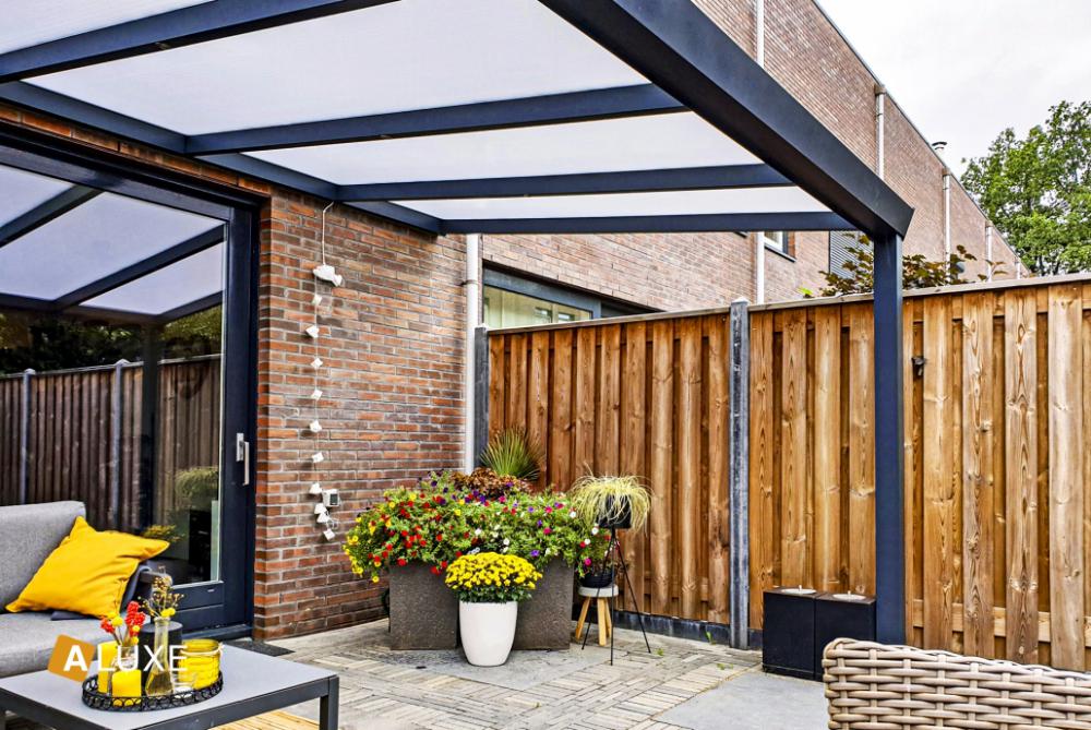 Pergoly a stínění zimních zahrad | Pergoly s pevnou střechou | Pergola ULTRALINE